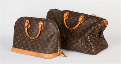 louis vuitton hand bags that come with long strao